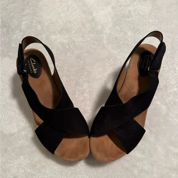 Clarks Women's Black and Tan Sandals - Picture 1 of 11